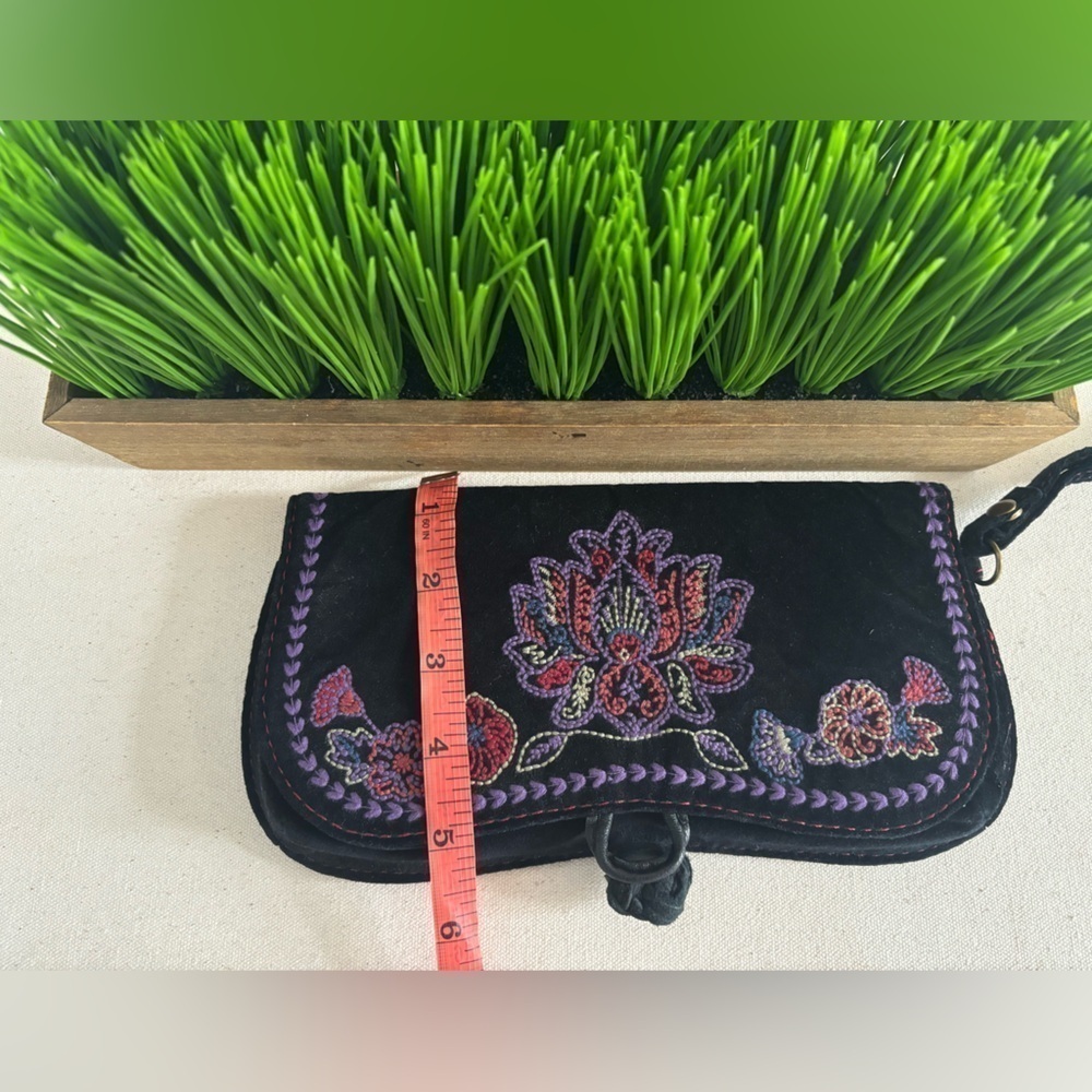 Lucky Brand Vintage 1990’s Clutch Black Velvet Embroidered Leather Closure - Picture 7 of 9